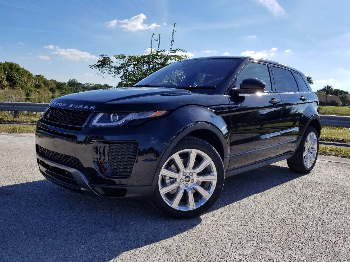 New 2019 Land Rover Range Rover Evoque HSE Dynamic Sport Utility in